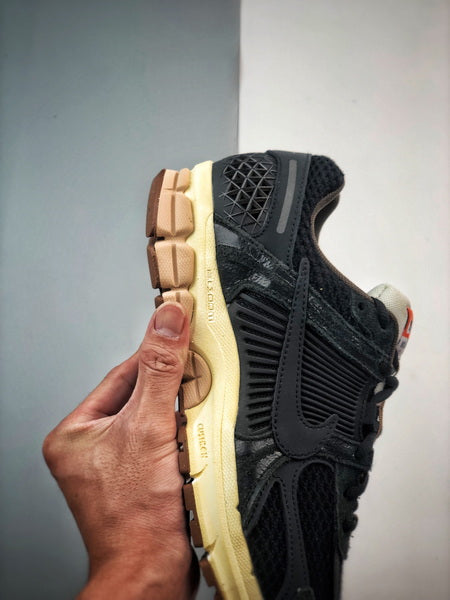 NIKE ZOOM Vomero 5
