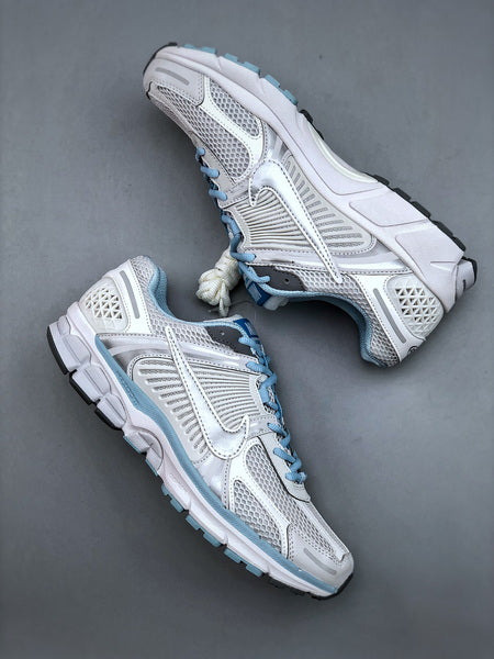 NIKE ZOOM Vomero 5