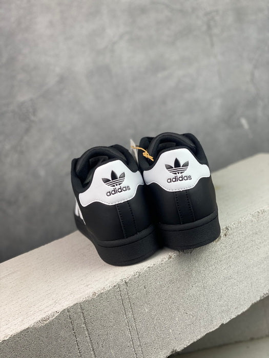 Adidas Superstar – Core Black / White Heel