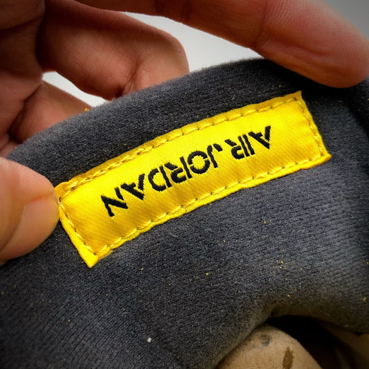 Air Jordan 4 Retro Lightning