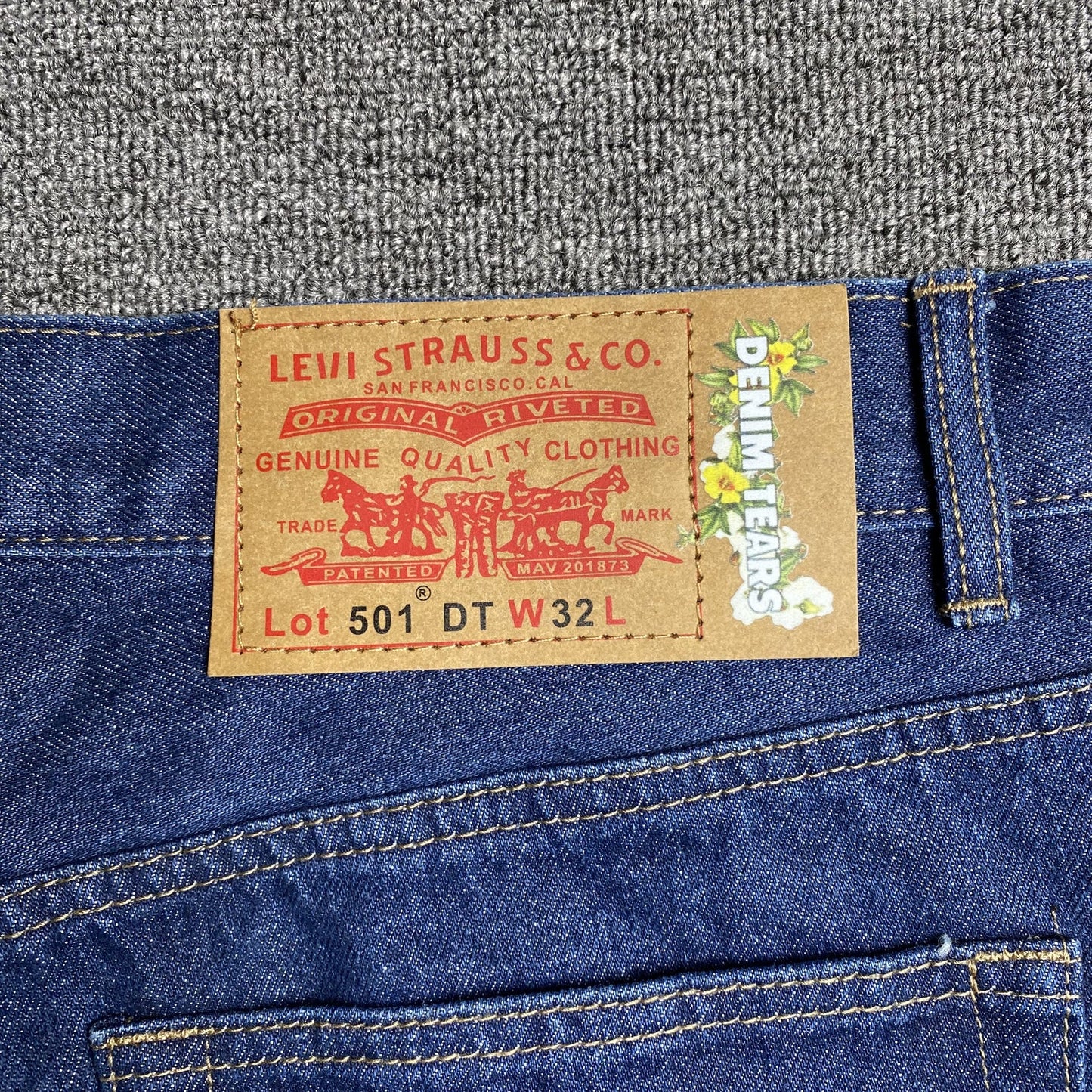 Jean Denim Tears x Levi's bleu foncé
