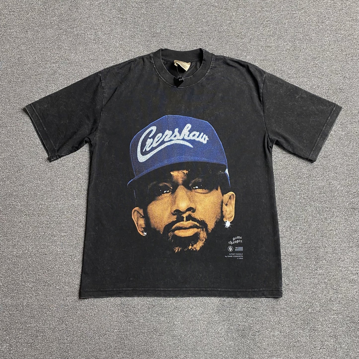 T-SHIRT ICON NIPSEY HUSSLE GRIS FONCÉ