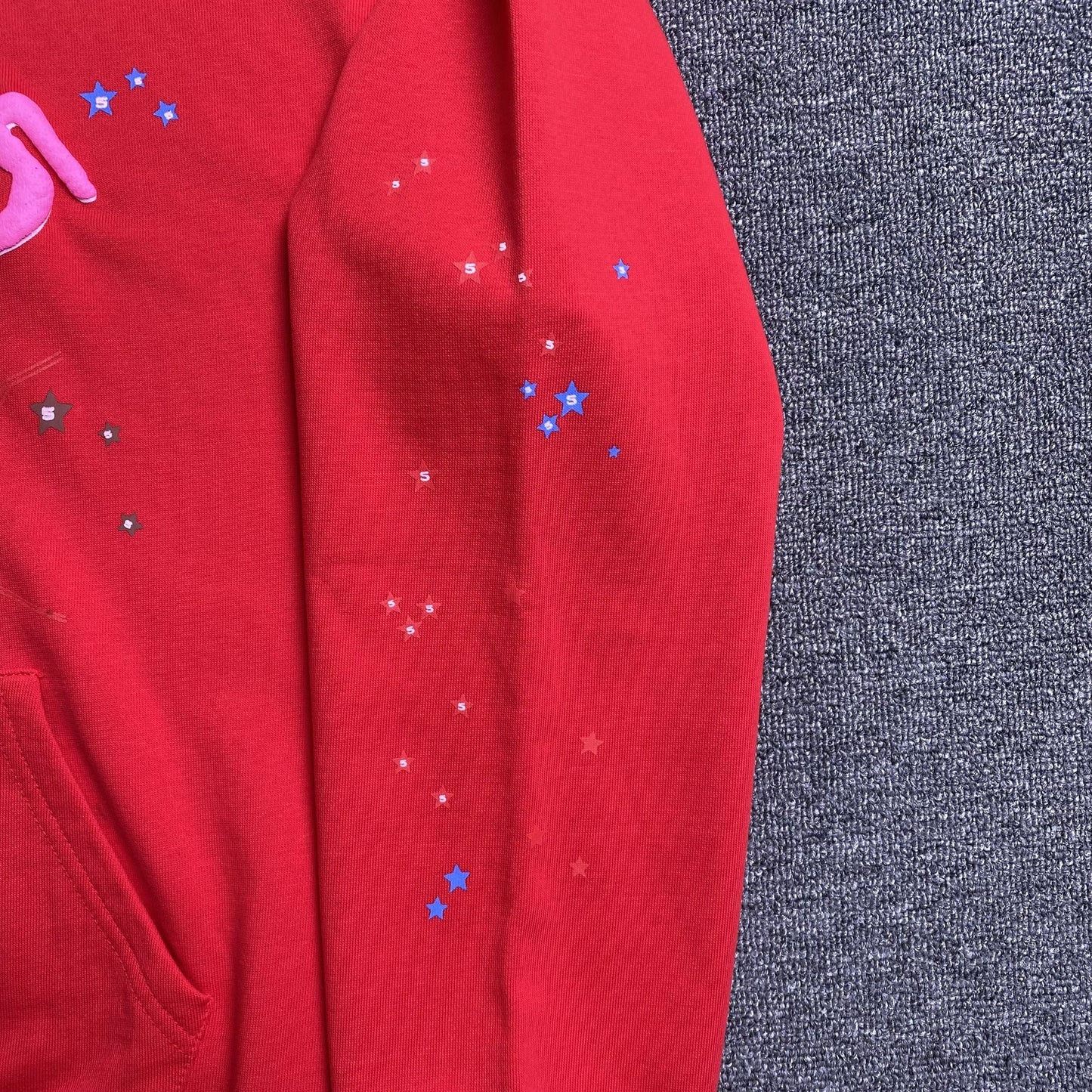 Sweat à capuche SP5DER WORLDWIDE RED ANGEL NUMÉRO 555 rouge