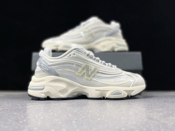 New Balance 1000AC1