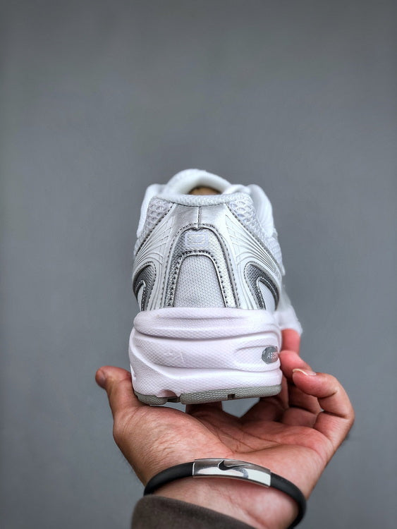 New Balance 740