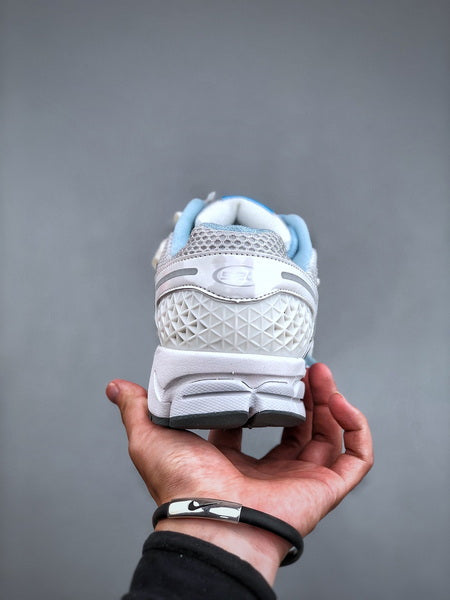 NIKE ZOOM Vomero 5