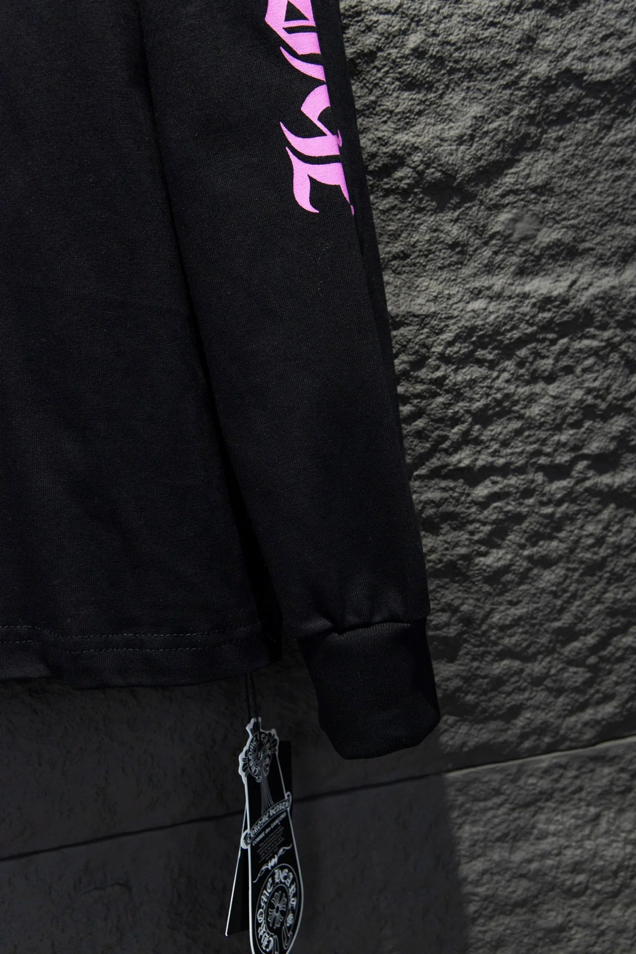 T SHIRT À MANCHES LONGUES À COL VIOLET ET NOIRE CHROME HEARTS