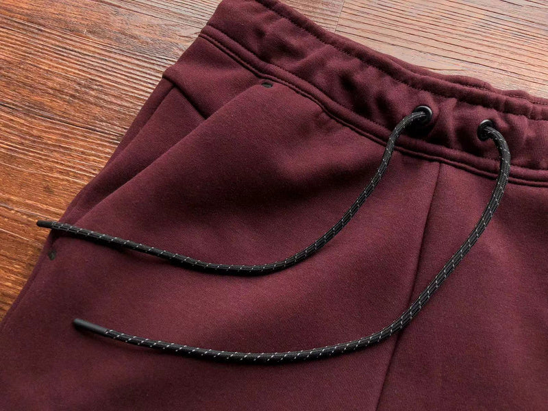 PANTALON NIKE TECH FLEECE x ROUGE BAIES/GRENADE