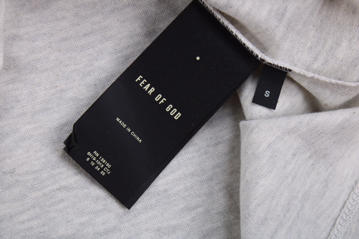 T-shirt « Fear of God » avec la lettre F (gris clair)