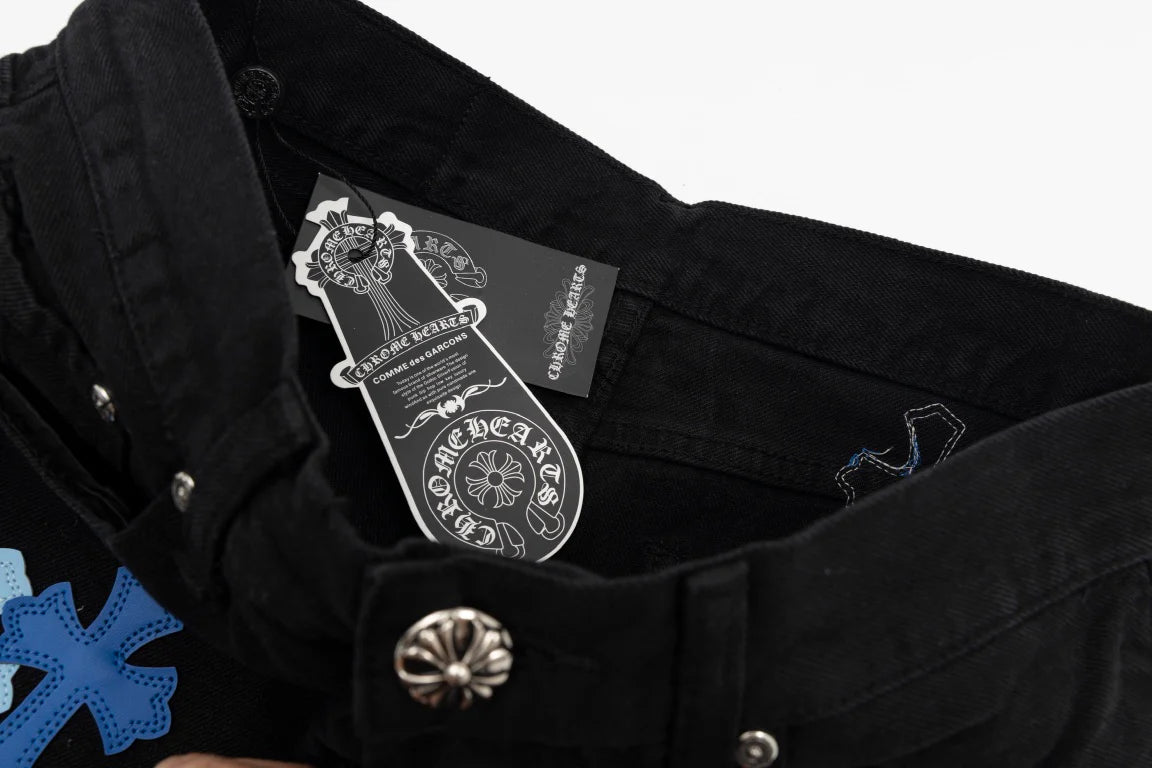 SHORT NOIR AVEC PATCH CROIX MULTICOLORE CHROME HEARTS