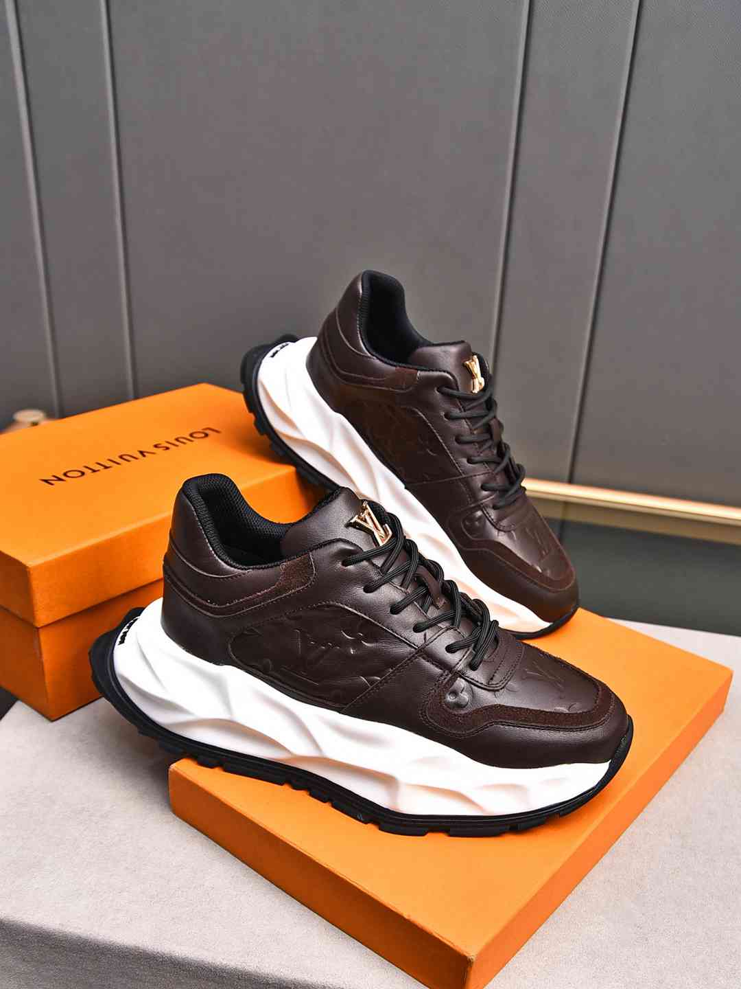 Sneaker LOUIS VUITTON CUIR MARRON MONOGRAME