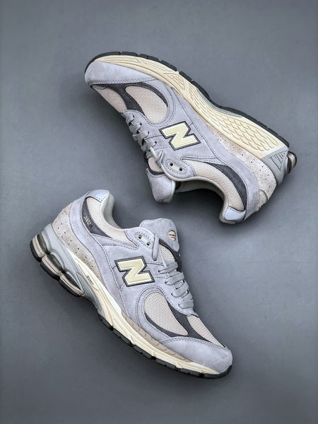 New Balance 2002R LN