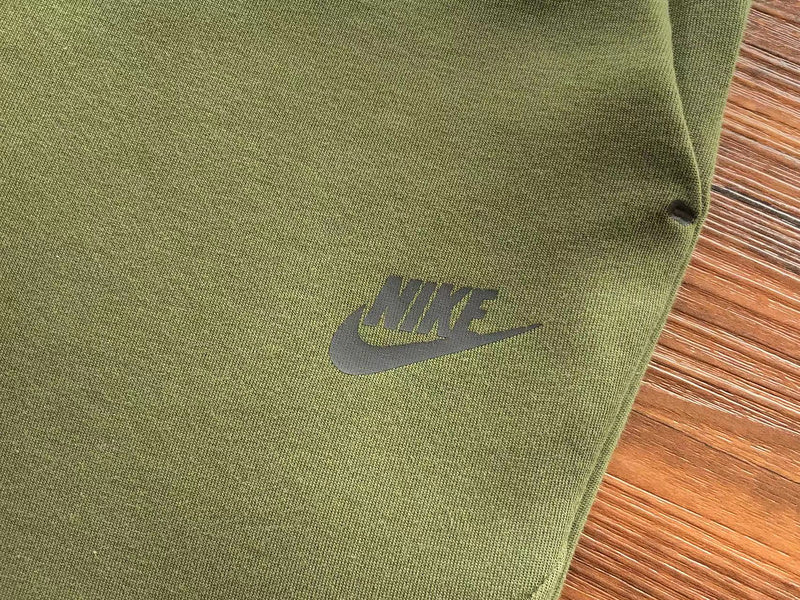 PANTALON NIKE TECH FLEECE x VERT OLIVE