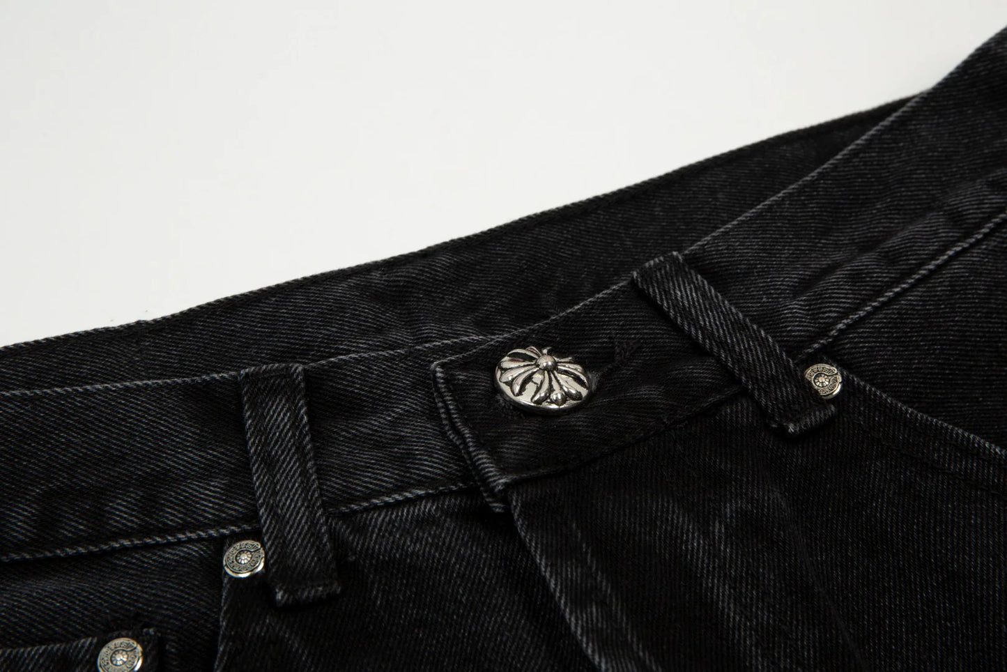 SORTS NOIRS AVEC PATCH CROIX NOIRE ET CHROME HEARTS