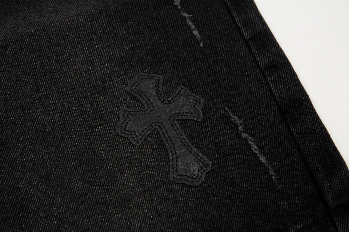 SORTS NOIRS AVEC PATCH CROIX NOIRE ET CHROME HEARTS