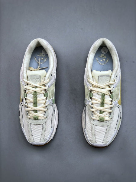 NIKE ZOOM Vomero 5