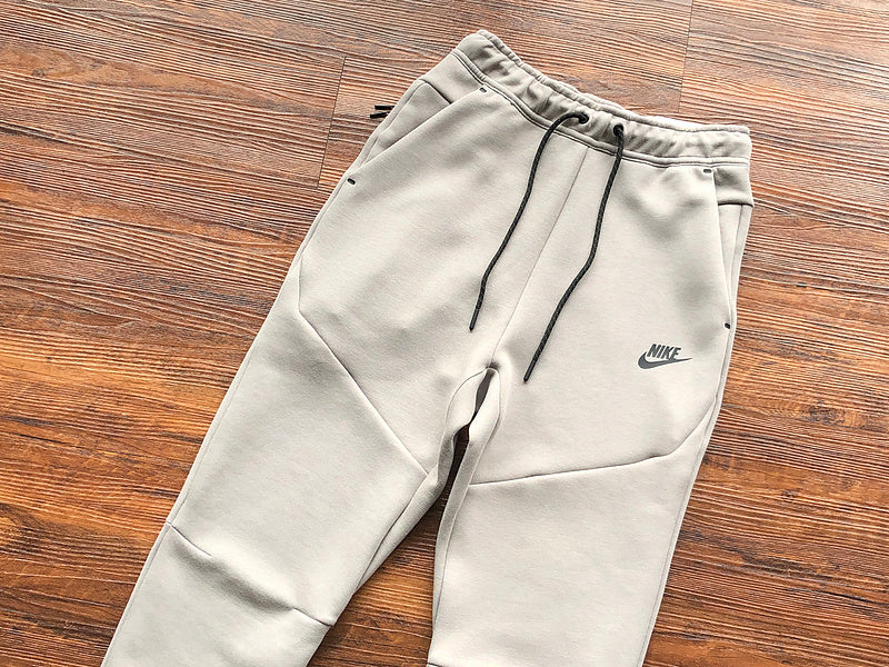 Pantalon Nike Tech Fleece x Gris olive/Pierre Enigma