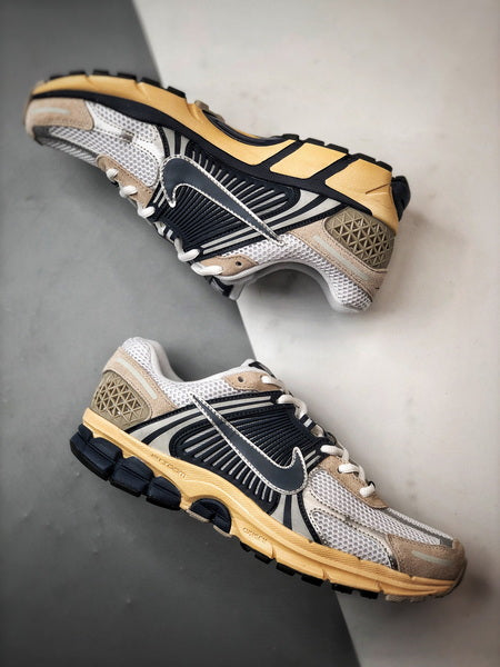 NIKE ZOOM Vomero 5