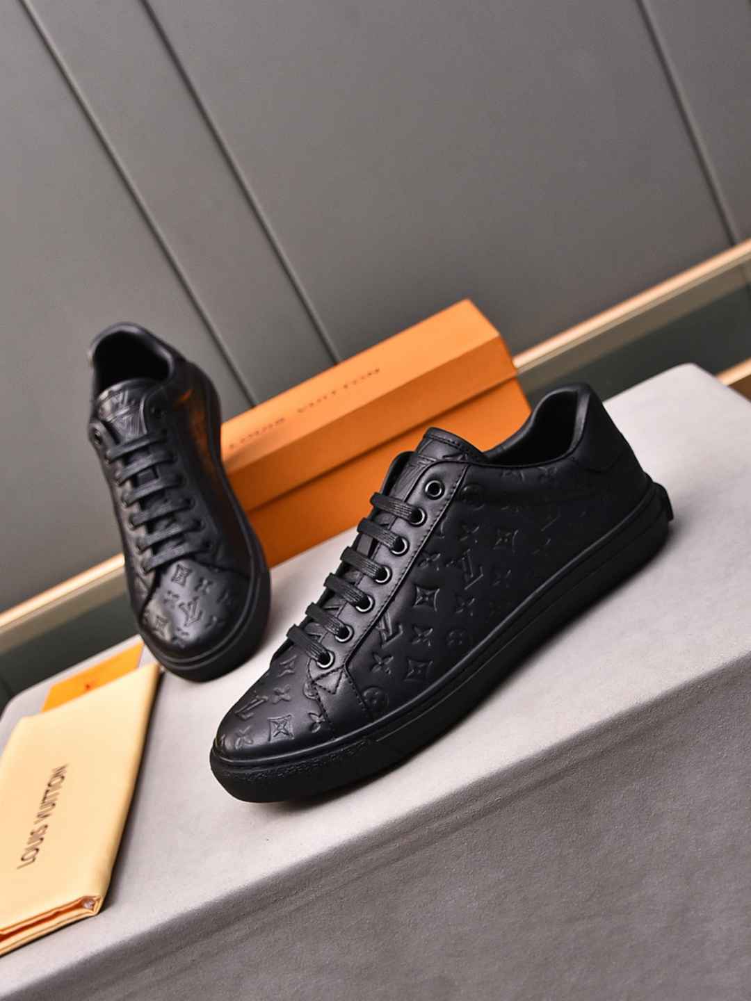 Sneaker LOUIS VUITTON Rivoli NOIR