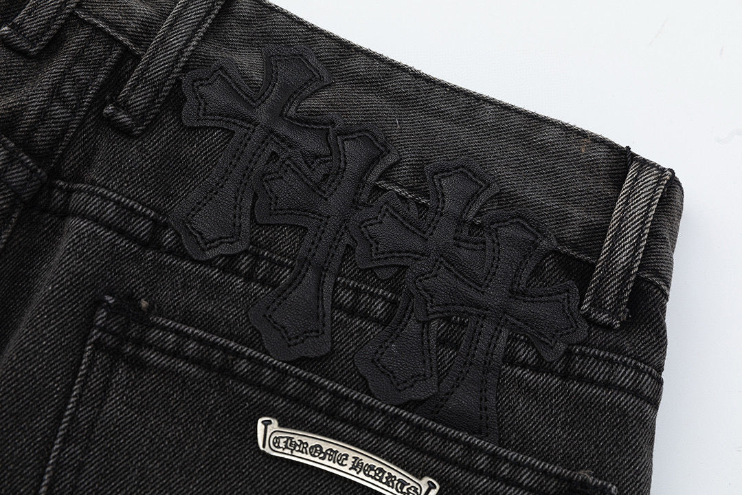JEAN NOIR AVEC PATCH CROIX BLANCHE CHROME HEARTS