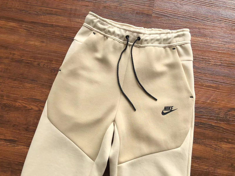 PANTALON NIKE TECH FLEECE x BEIGE