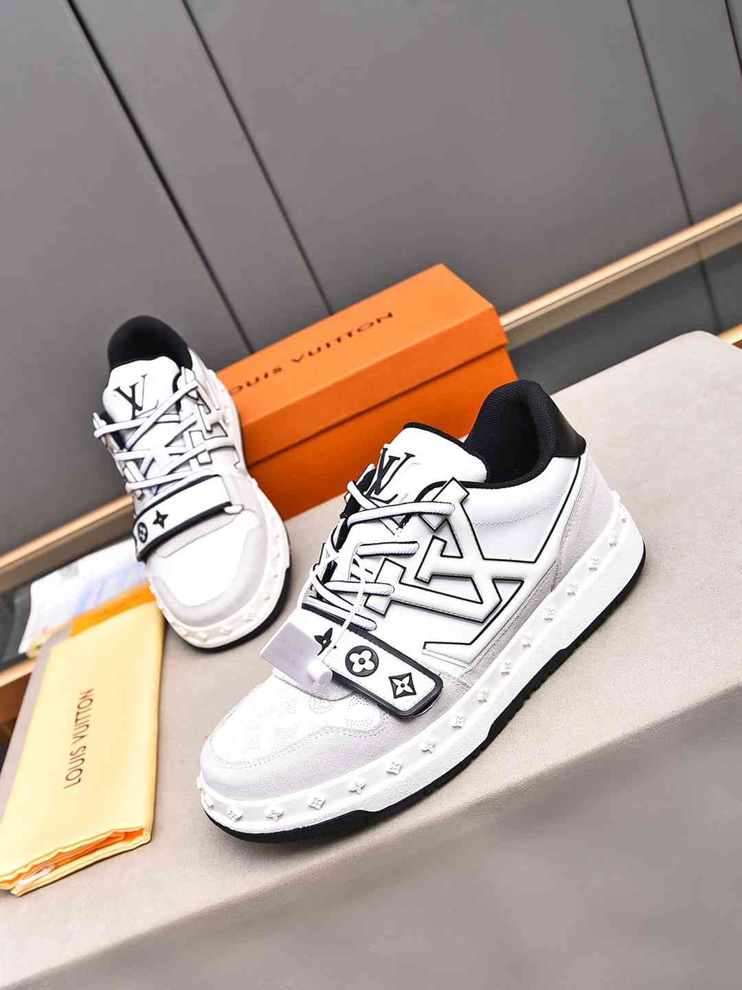 Sneaker LOUIS VUITTON Trainer BLANC