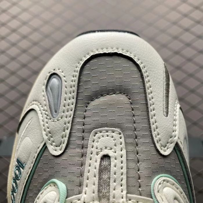 New Balance 1000WA