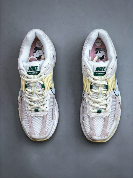 NIKE ZOOM Vomero 5