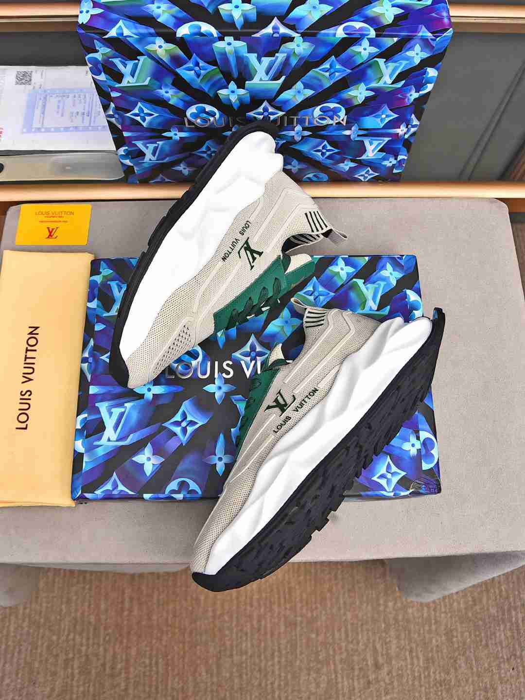 Sneaker LOUIS VUITTON BEIGE VERT