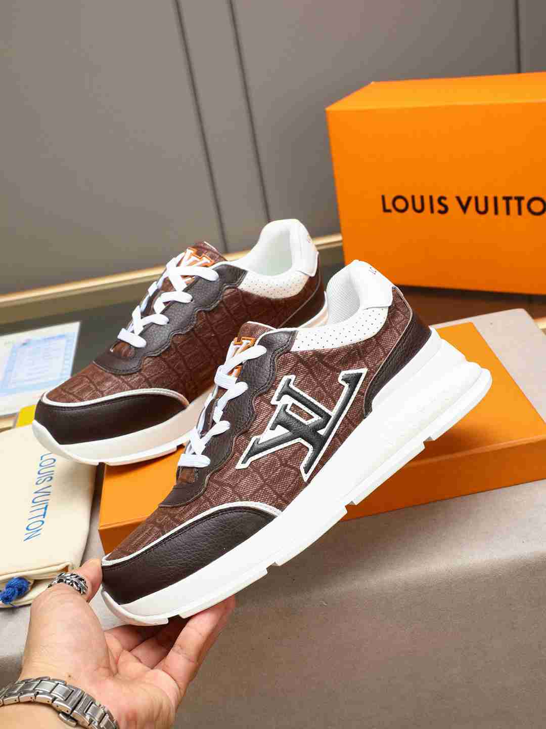 Sneaker LOUIS VUITTON MARRON CUIR SNAKE