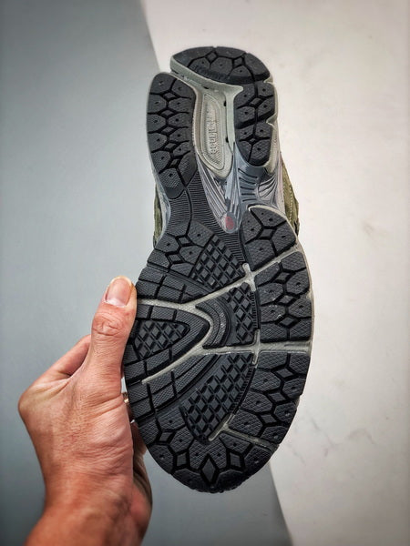 New Balance 2002R DN