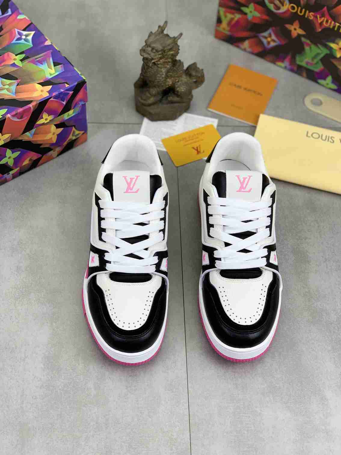 LOUIS VUITTON TRAINER 54