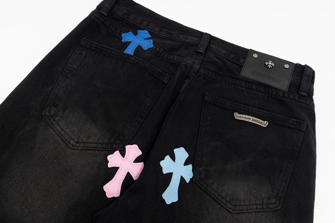 SHORT NOIR AVEC PATCH CROIX MULTICOLORE CHROME HEARTS