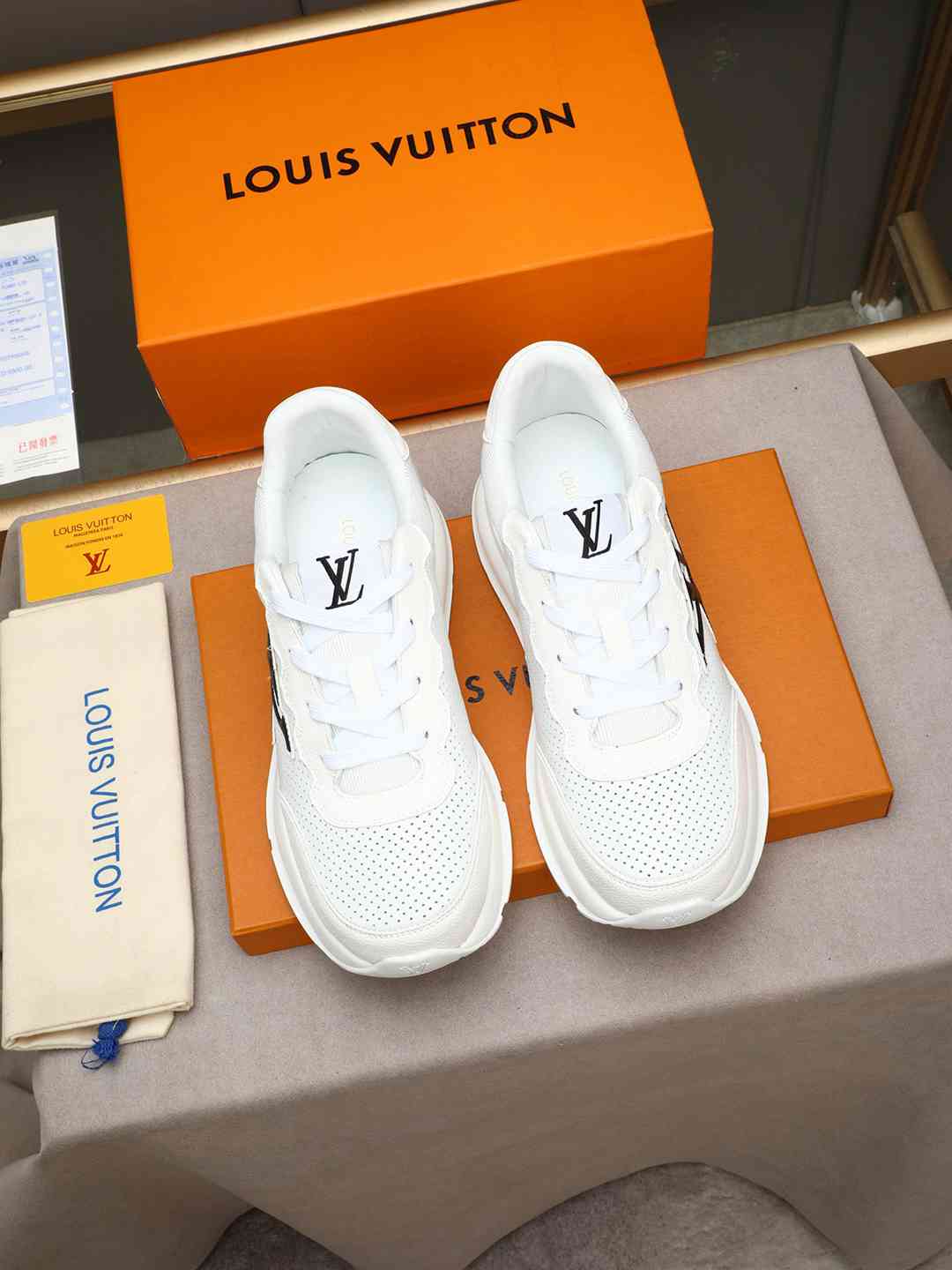 Sneaker LOUIS VUITTON BLANC LOGO NOIR