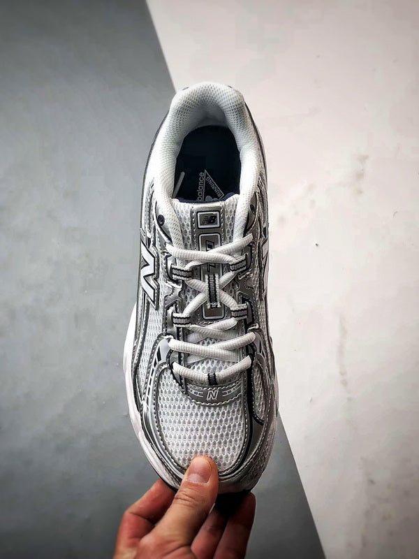 New Balance 740