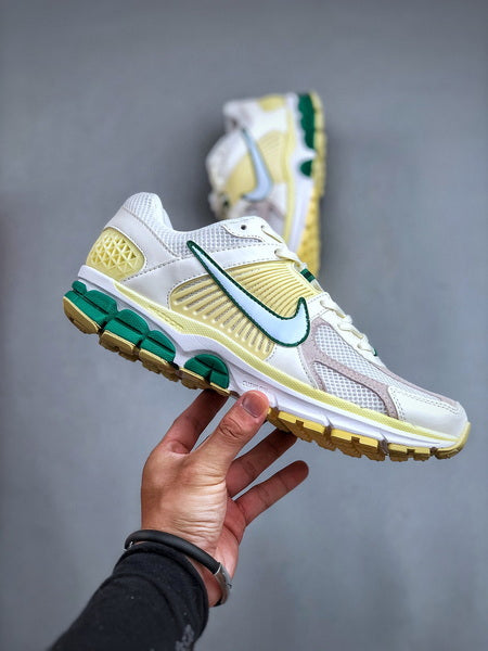 NIKE ZOOM Vomero 5