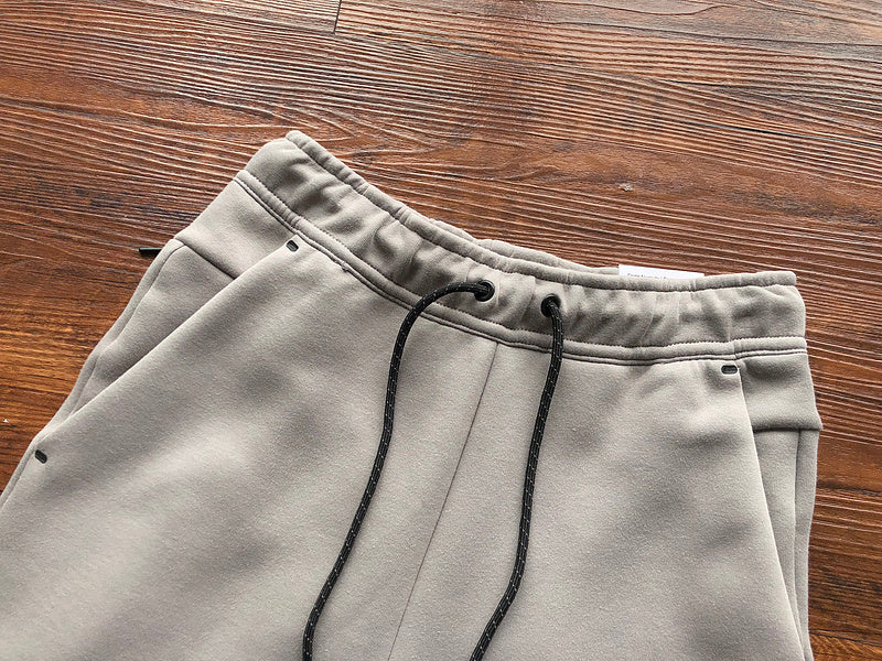 Pantalon Nike Tech Fleece x Gris olive/Pierre Enigma