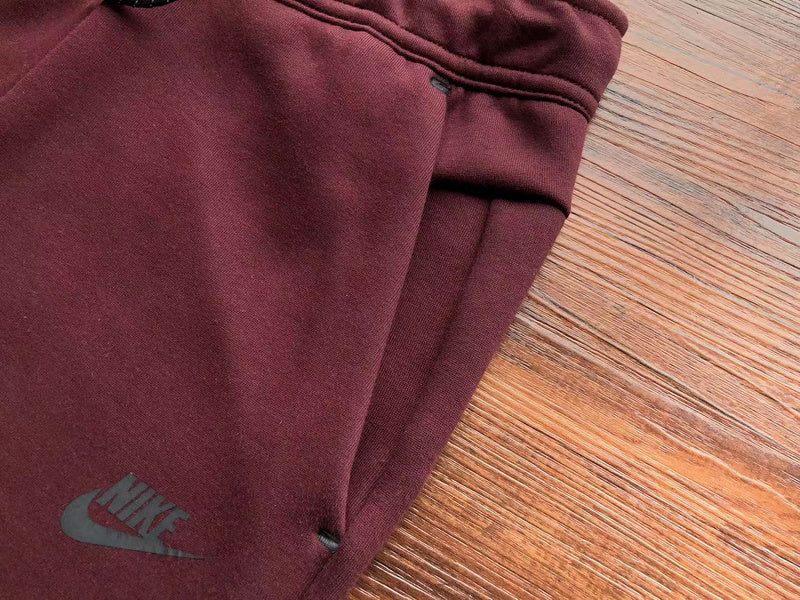 PANTALON NIKE TECH FLEECE x ROUGE BAIES/GRENADE