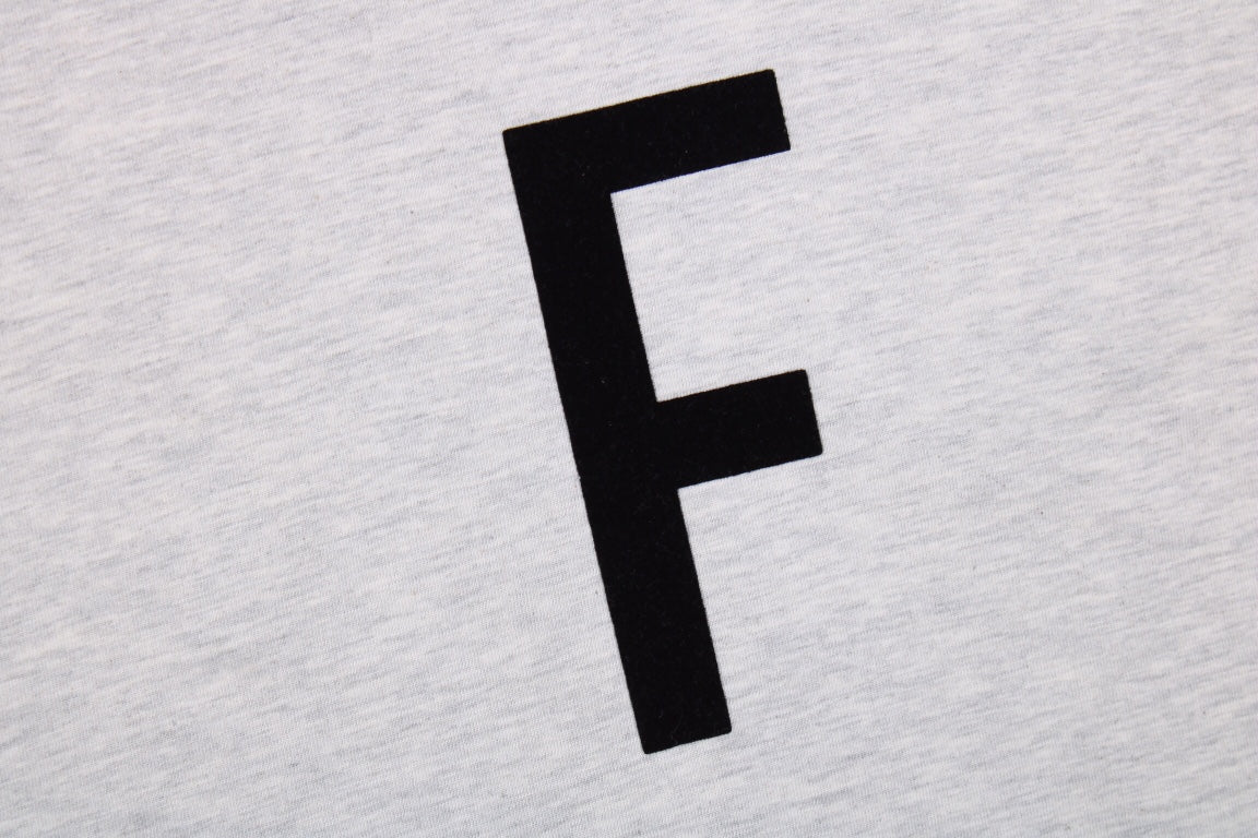 T-shirt « Fear of God » avec la lettre F (gris clair)