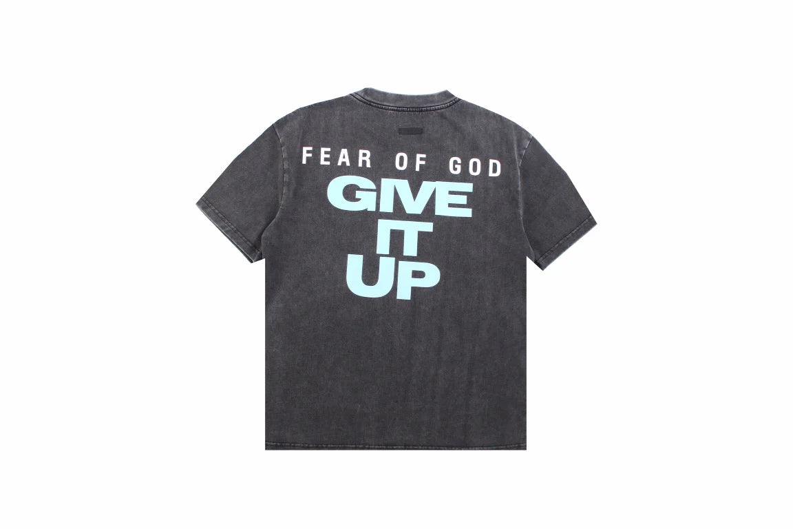 T-shirt « Fear of God » avec le texte « Give It Up »