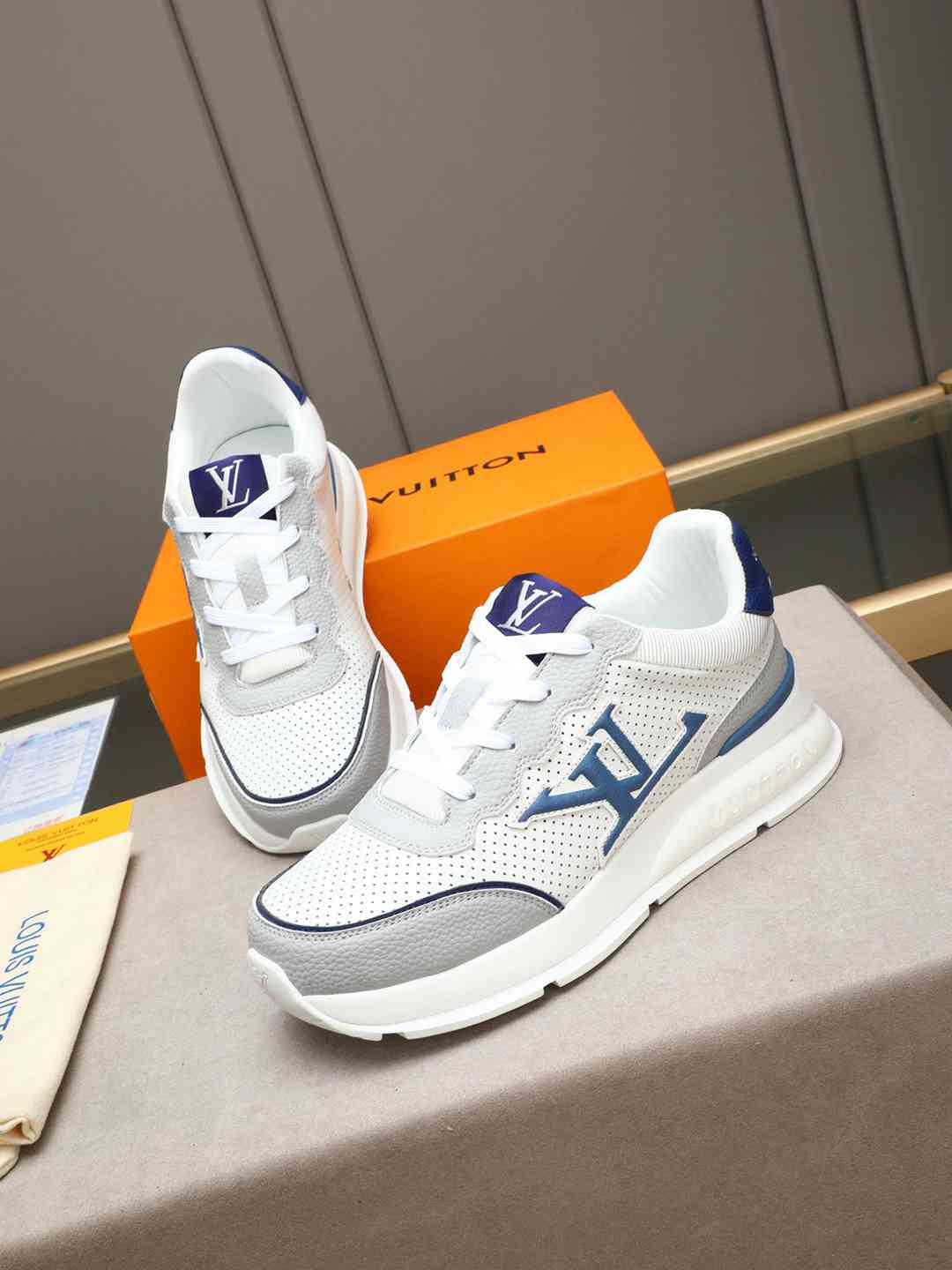 Sneaker LOUIS VUITTON BLANC LOGO BLEU