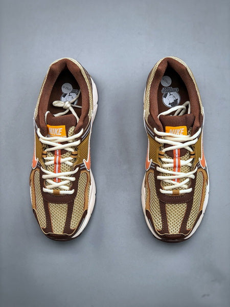 NIKE ZOOM Vomero 5
