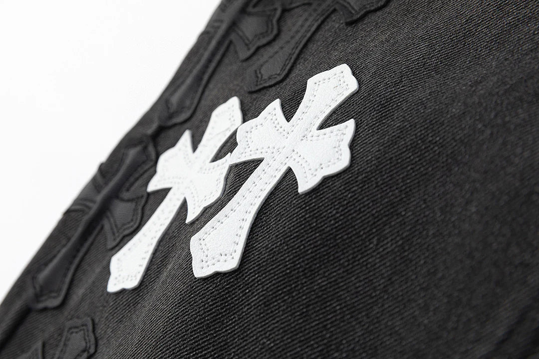 JEAN NOIR AVEC PATCH CROIX BLANCHE CHROME HEARTS
