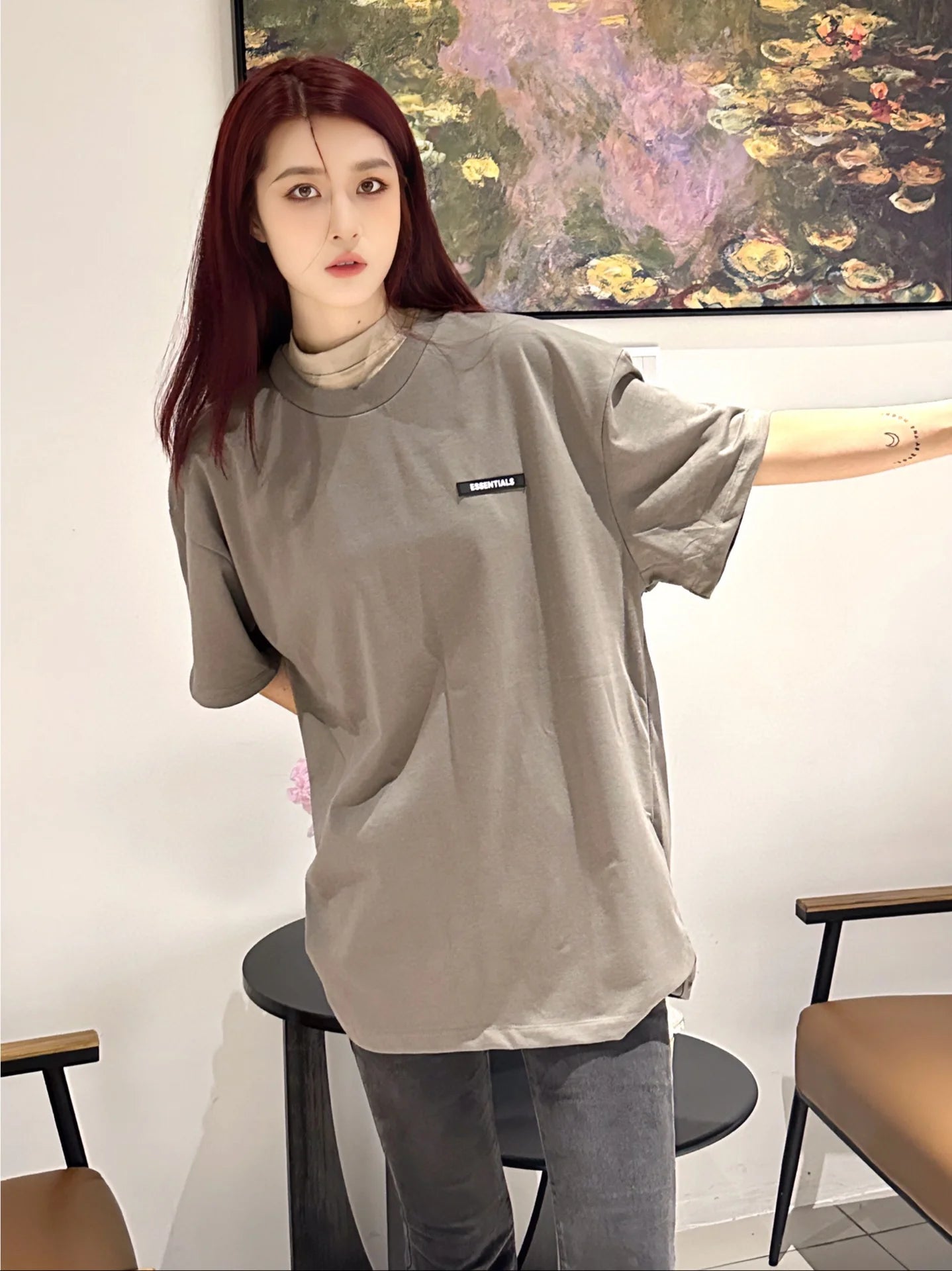 T-shirt avec logo Fear of God Essentials - Taupe