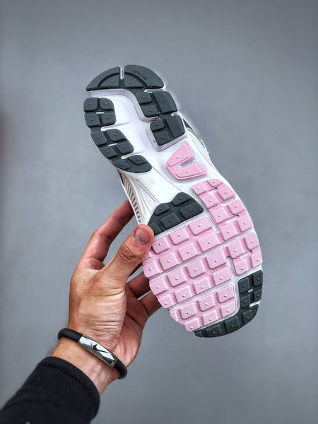 NIKE ZOOM Vomero 5