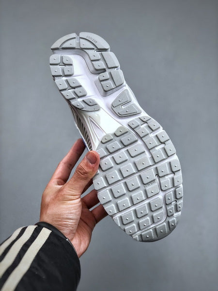 NIKE ZOOM Vomero 5