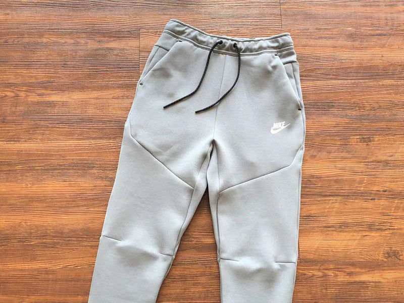 PANTALON NIKE TECH FLEECE x GRIS/BLANC