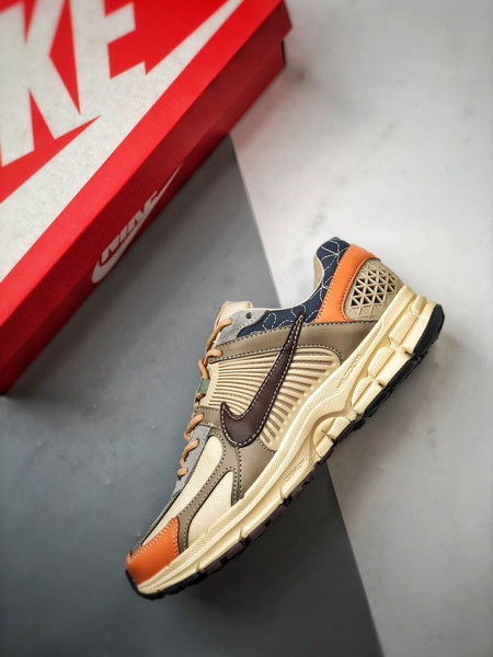 NIKE ZOOM Vomero 5