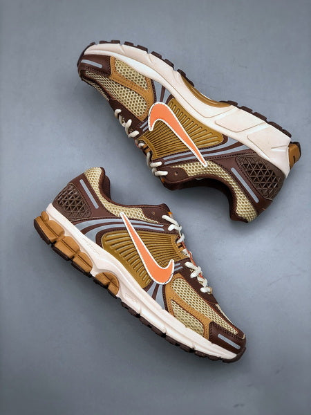 NIKE ZOOM Vomero 5