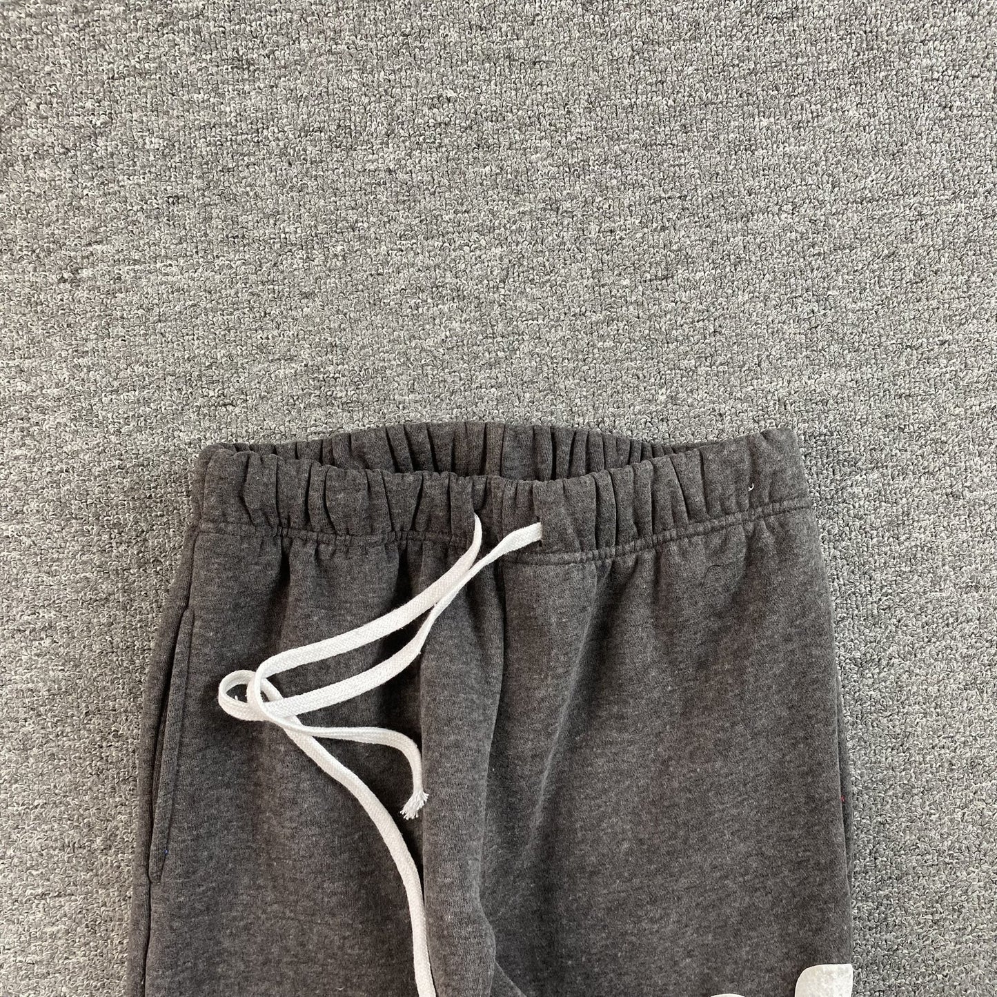 PANTALON DE SURVÊTEMENT SYNA WORLD GRIS